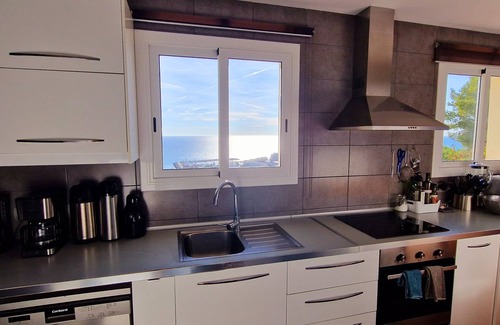 Sitges Villa | ASHRAM VILLA SUNSHINE - UN PARAÍSO CON VISTAS ESPECTACULARES SOBRE EL MEDITERRÁNEO