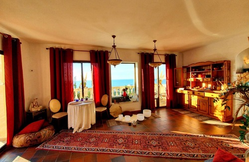 Sitges Villa | ASHRAM VILLA SUNSHINE - UN PARAÍSO CON VISTAS ESPECTACULARES SOBRE EL MEDITERRÁNEO