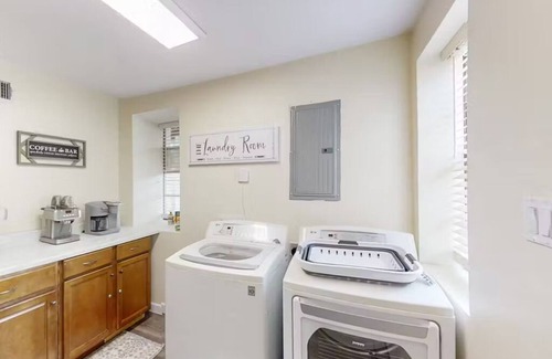 McAllen Casa | Ashraya - Charming 4-bedroom house with AC, WiFi in McAllen