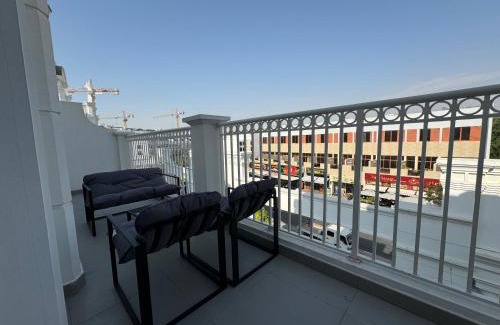 Al Barsha Apartamento | ASHRI Luxurious Apartment in Arjan near Miracle Gardens