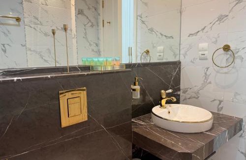 Al Barsha Apartamento | ASHRI Luxurious Apartment in Arjan near Miracle Gardens