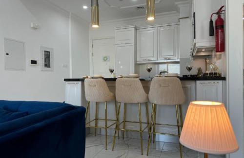 Al Barsha Apartamento | ASHRI Luxurious Apartment in Arjan near Miracle Gardens