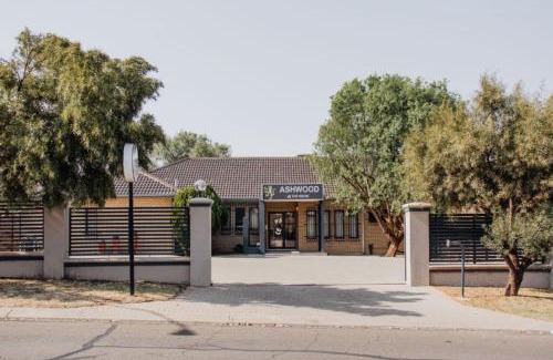 Universitas Casa | Ashwood The Ridge Boutique Hotel