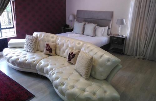 Universitas Casa | Ashwood The Ridge Boutique Hotel