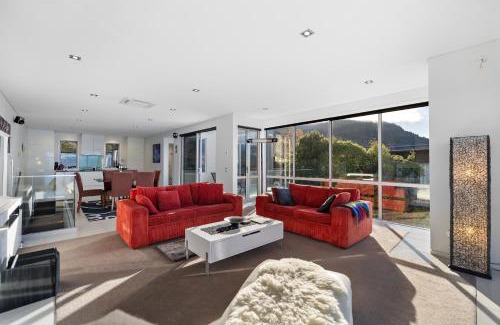 Kapiti Island Casa | Aspen Heights Villa Queenstown New Zealand