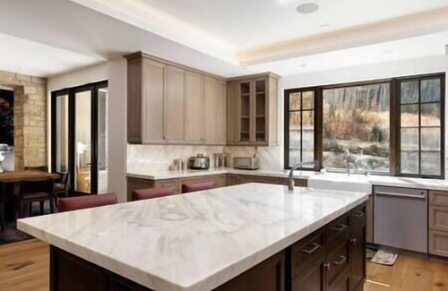Aspen Apartamento | Aspen Highlands 5/5 Bedroom, Ski/In/Out, Pool, Hot Tub, Gym!