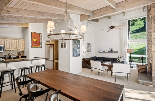 Aspen Condominio | Aspen Mountain! Air Conditioning. Incredible Views. Gas FP, Balcony, Garage, Parking, Pool/ Hot Tub