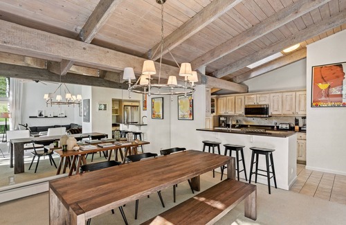 Aspen Condominio | Aspen Mountain! Air Conditioning. Incredible Views. Gas FP, Balcony, Garage, Parking, Pool/ Hot Tub