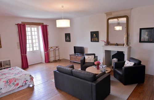 Azay-le-Brule Casa | Association Le prieuré Saint Barthélémy