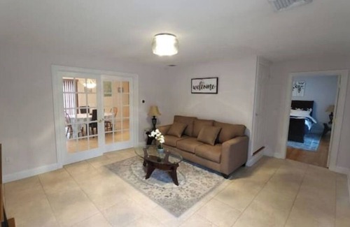 Glastonbury Casa | Astonishing HillTop Guest Home Glastonbury