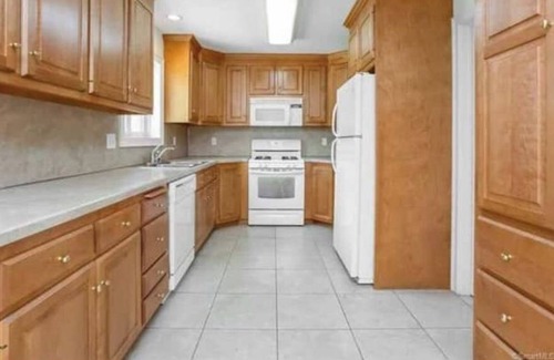 Glastonbury Casa | Astonishing HillTop Guest Home Glastonbury