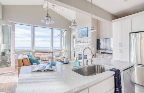 Oregon Coast Casa | Astonishing River, Ocean Views including Haystack Rock in Pacific City, Clubhous