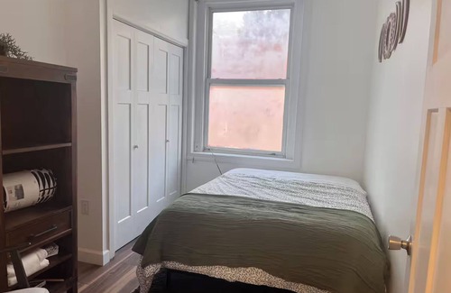 Communipaw Apartamento | Encantador apartamento en Jersey City, con AC y ubicado en el segundo piso