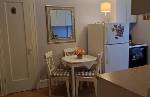 Queens Apartamento | Astoria Gem. Remarkable Value. Unbeatable location.
