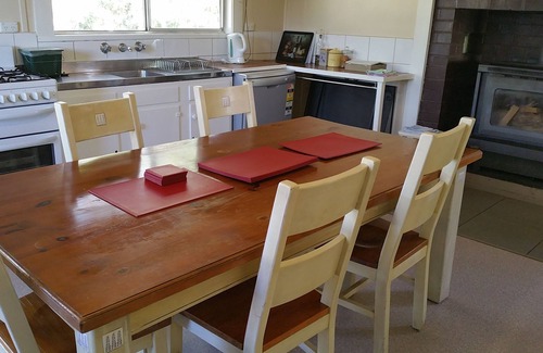 Pomonal Casa | Astoria Park Cottage - 500 acres sheep, kangaroos, walabies, birdlife, views.