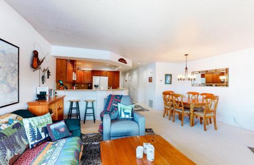 Coeur d'Alene Apartamento | Astounding Arrow Point (F-101)