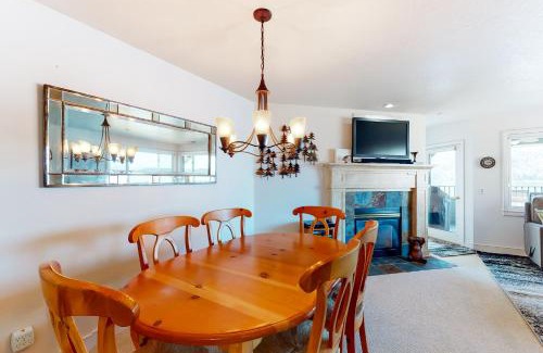 Coeur d'Alene Apartamento | Astounding Arrow Point (F-101)