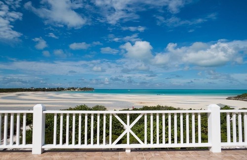Black Point Casa | Asombrosamente puro y azul con vista al mar, lugar de vacaciones tranquilo y sereno te espera