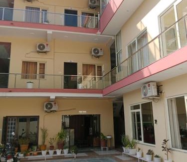 Varanasi Cama Y Desayuno | Astra Luxury Rooms and Cafe