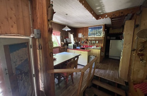 Los Azules Cabina | at 1400 meters alpine cabin 40 mins from the slopes and 1 hour 30 from santiago