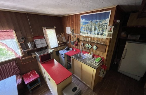 Los Azules Cabina | at 1400 meters alpine cabin 40 mins from the slopes and 1 hour 30 from santiago