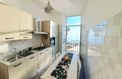 Civitavecchia Apartamento | At Belle Vue Apartment enjoy the stunning sea view and romantic sunset
