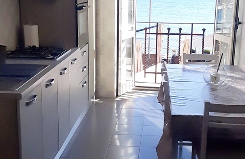 Civitavecchia Apartamento | At Belle Vue Apartment enjoy the stunning sea view and romantic sunset