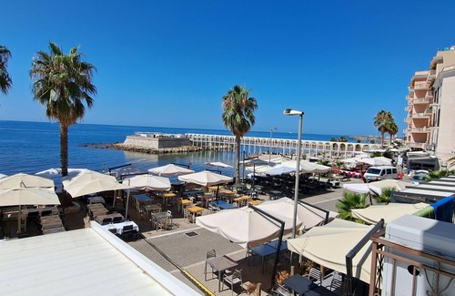 Civitavecchia Apartamento | At Belle Vue Apartment enjoy the stunning sea view and romantic sunset