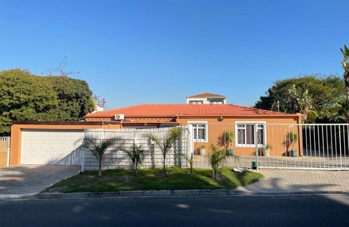 Bloubergstrand Casa | At Cheryl's Guesthouse