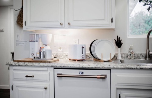 Tehachapi Casa | At Home in Downtown Tehachapi Traveling Professionals Welcome