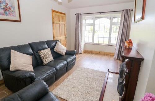 Newcastle West Casa | At Home in Oak Park