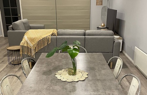 Marysville Casa | “At Home On Falls”