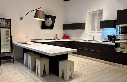 Pavia Apartamento | At Lamu's house - elegance in Victory Square (historic center)