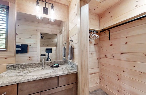 Wears Valley Cabina | At Park's Edge (3-Bedroom Cabin) with Mountain view by RedAwning