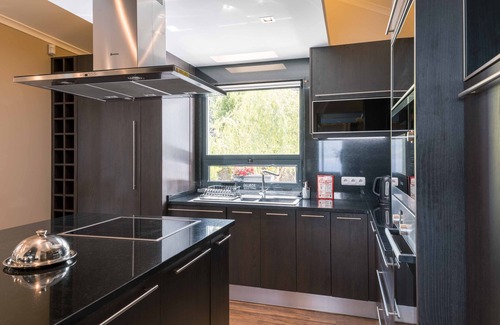 Madalena Villa | Exclusiva Villa de 4 Habitaciones con Baño Privado, Piscina Infinita y Jacuzzi