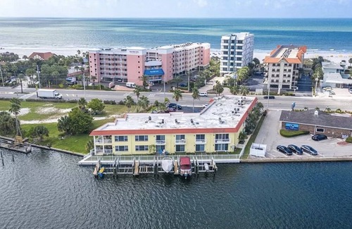 Belle Vista Condominio | At the Beach- Waterfront with Balcony-Updated 7/23