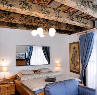 Mala Strana Apartamento | At the Blue Lion & Parking Assistance