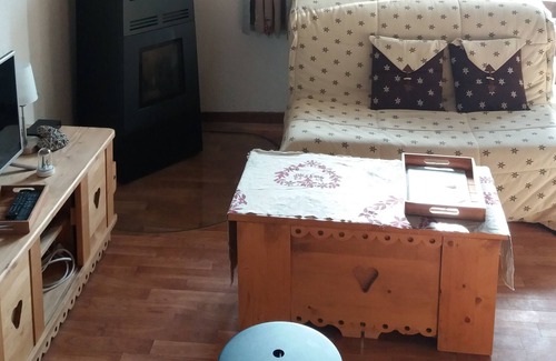 Eyne 2600 Apartamento | At the foot of the ski slopes comfortable apartment with terrace and stove
