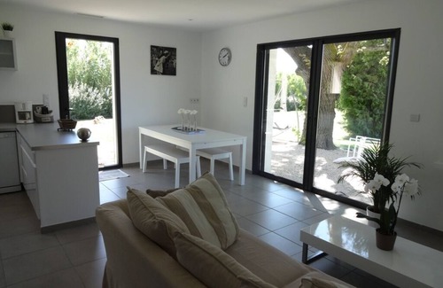 Monteux Cabaña | A los pies de Ventoux, entre Aviñón y Carpentras, casa rural con aire acondicionado y piscina.