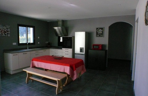 Monteux Cabaña | A los pies de Ventoux, nueva casa rural con aire acondicionado y piscina privada.