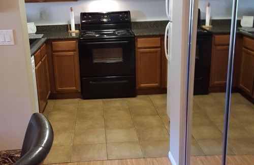 South Shores Condominio | Tras las huellas de Summerlin, 3 habitaciones, 2 baños. Condominio recientemente actualizado