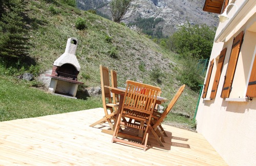 Saint-Jean-Saint-Nicolas Casa | En el corazón del valle de Champsaur, calentar clasificado 3 * casa con jardín