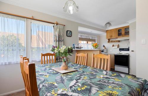 Mount Maunganui Casa | At The Mount - Mt Maunganui Holiday Home