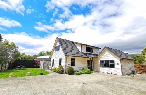 Paraparaumu Casa | Atarau Grove Holiday House