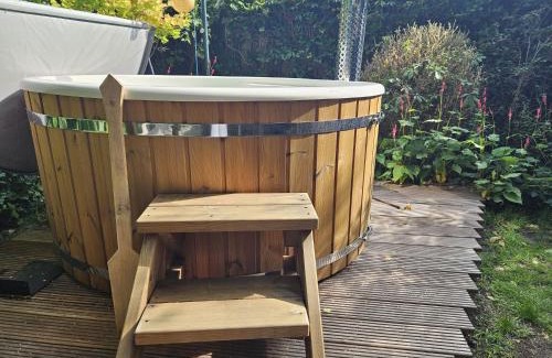 Sleen Casa | Atelier house with hot tub
