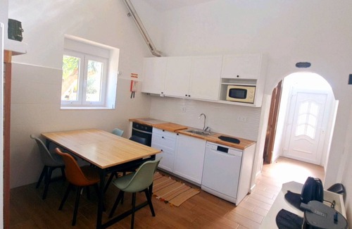Quatrim do Sul Cabaña | Atelier Rural Quinta do Forno. Living in the countryside with your feet on the beach. Try it out