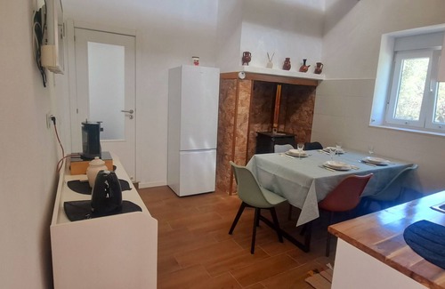 Quatrim do Sul Cabaña | Atelier Rural Quinta do Forno. Living in the countryside with your feet on the beach. Try it out