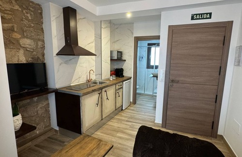 Old Town Apartamento | ATENEO CUENCA, BOUTIQUE SUITES, with kitchen in the historic center.