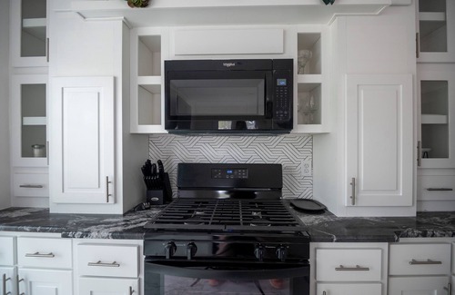 Galloway Casa | Athena Elegant Bright Romantic jetted tub getaway wedding venues fitness room
