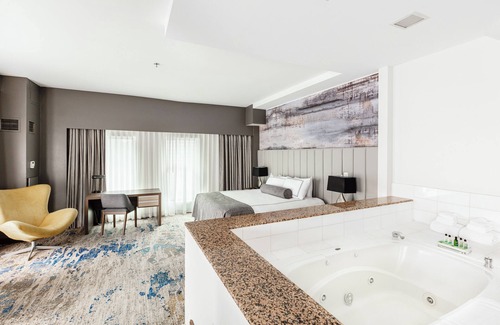 Greektown Historic District Hotel | Atheneum Suite Hotel